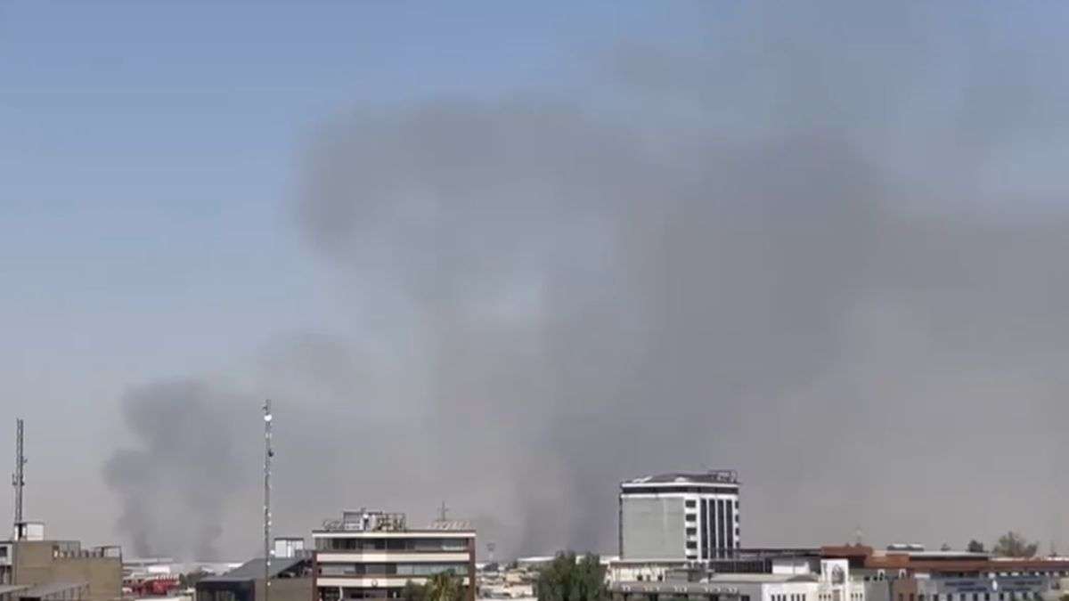 Strong attack on American military base in Iraq, flames seen after 7 explosions