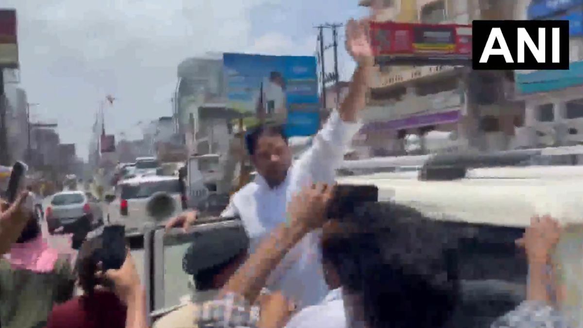बिहार के कई शहरों में बढ़ा बवाल, पुलिस की गाड़ी में लगाई आग; हिरासत में तेज प्रताप यादव