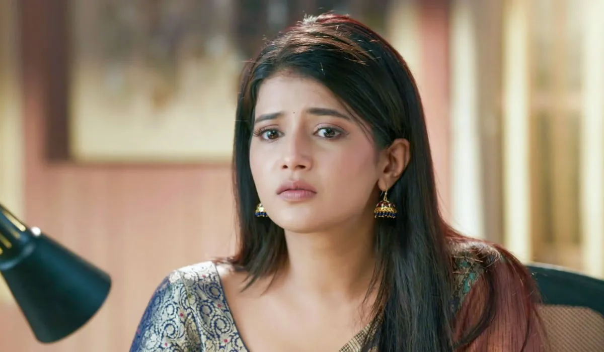 अभिरा नई MD बन जाती है, लेकिन प्रेग्नेंसी को लेकर रहस्य अभी भी बना हुआ है। एक बड़े डेवलपमेंट के बाद अभिरा ऑफिशियली पोद्दार फर्म की नई MD बन जाती है। उन्होंने संजय को फिर से जॉइन करने का मौका भी दिया, लेकिन उसने मना कर दिया, क्योंकि वह एक महिला के अंडर काम करने को तैयार नहीं था।
