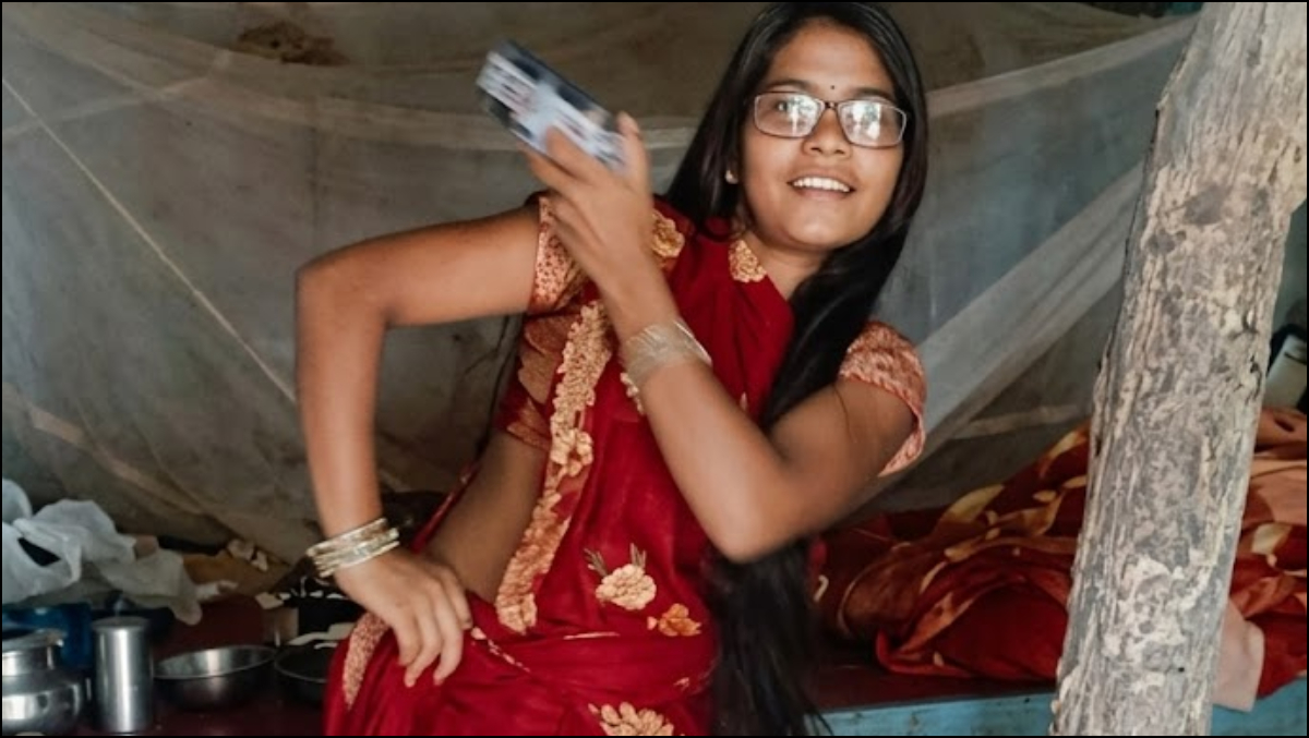 रिवॉल्वर रानी का डांस वीडियो सोशल मीडिया पर हुआ वायरल, पुलिस ने किया गिरफ्तार, कारतूस और पिस्टल बरामद