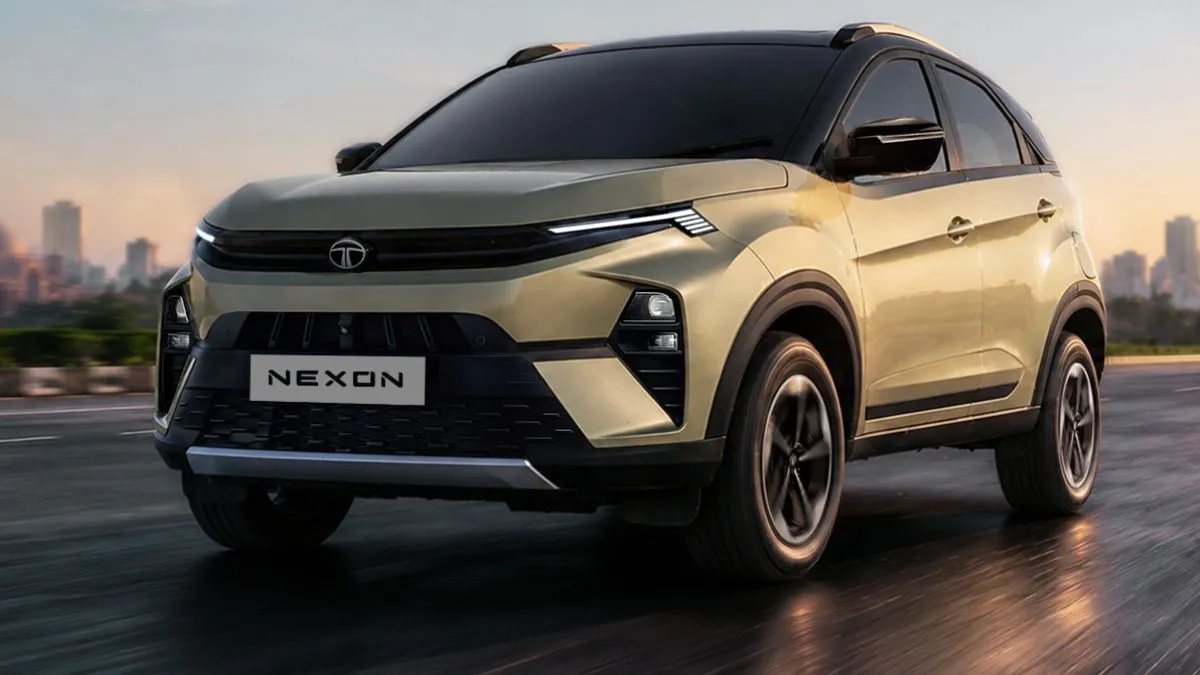 Tata Nexon: इस कार की शुरुआती कीमत करीब ₹7.39 लाख है। इसमें पेट्रोल और डीजल इंजन का ऑप्शन मिलता है। इसकी सबसे बड़ी खासियत 5-स्टार सेफ्टी रेटिंग है। 6 एयरबैग, 360-डिग्री कैमरा, डिजिटल क्लस्टर और वेंटिलेटेड सीट्स जैसे फीचर्स इसे आकर्षक बनाते हैं। पेट्रोल मॉडल करीब 17-17.5 KM/L, जबकि डीजल मॉडल 23-24 KM/L तक माइलेज दे सकता है।