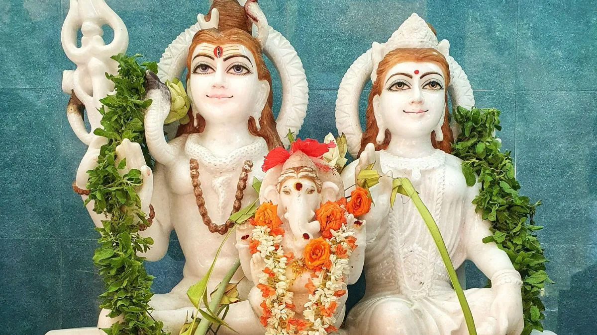 सावन के पहले सोमवार के दिन जरूर करें शिव चालीसा का पाठ, यहां पढ़ें आरती और मंत्र शिव चालीसा, आरती और मंत्र- India TV Hindi