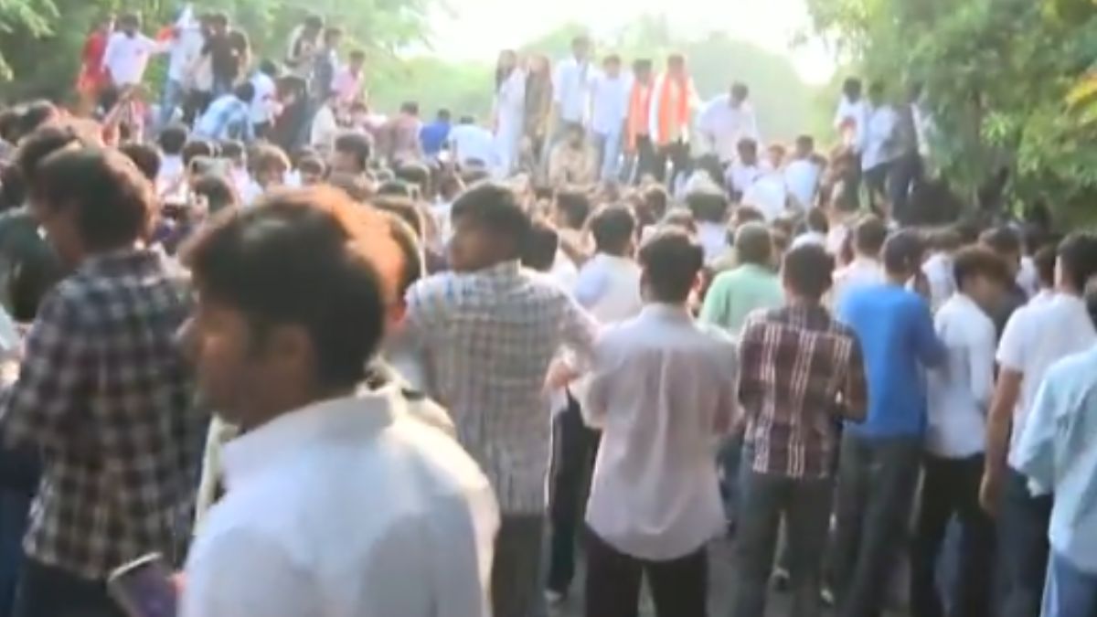 दिल्ली में झारखंड भवन के बाहर ABVP का प्रदर्शन, छात्रों के खिलाफ रांची पुलिस की बर्बरता का किया विरोध