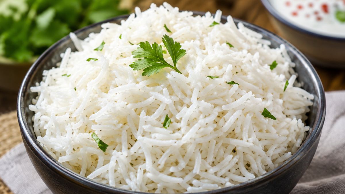 बनाना चाहते हैं खिले खिले चावल, तो अपनाकर देखें ये तरीका, आपस में नहीं चिपकेंगे चावल