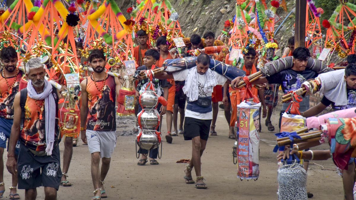 सावन के महीने में ही क्यों होती है कांवड़ यात्रा? पौराणिक कथा से जानें रहस्य और महत्व