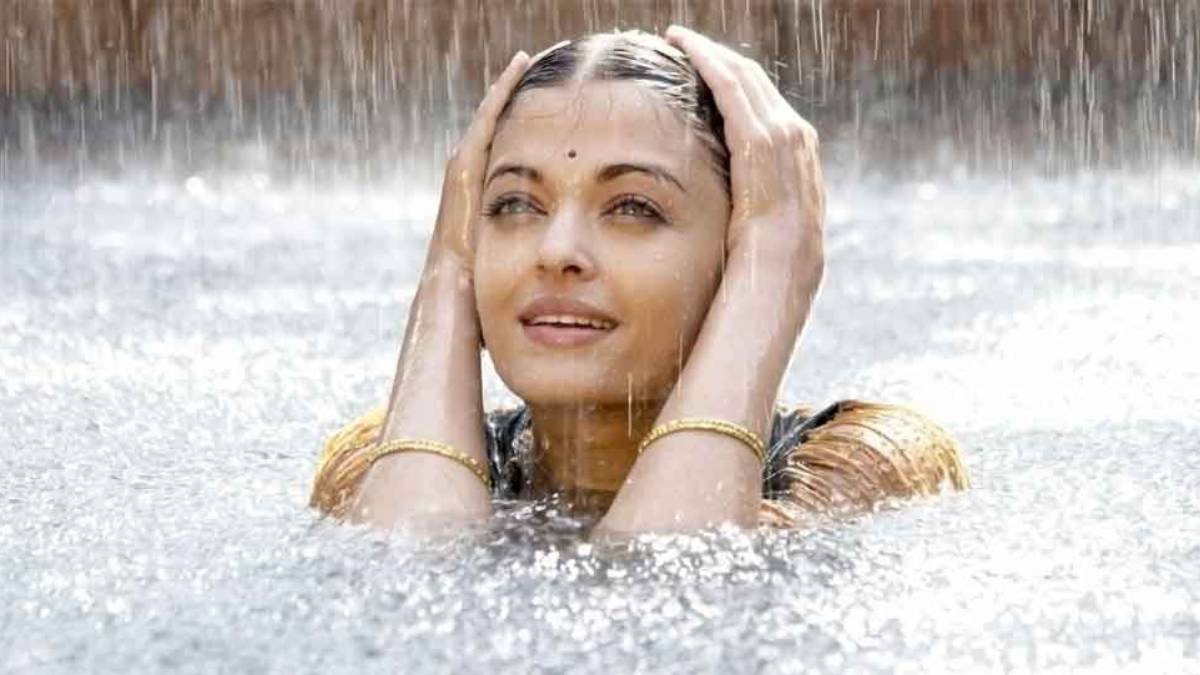 जब रिमझिम बारिश में लगा बॉलीवुड का तड़का, रवीना टंडन से माधुरी तक, 5 हसीनाओं ने अमर बना दिए रेन सॉन्ग्स