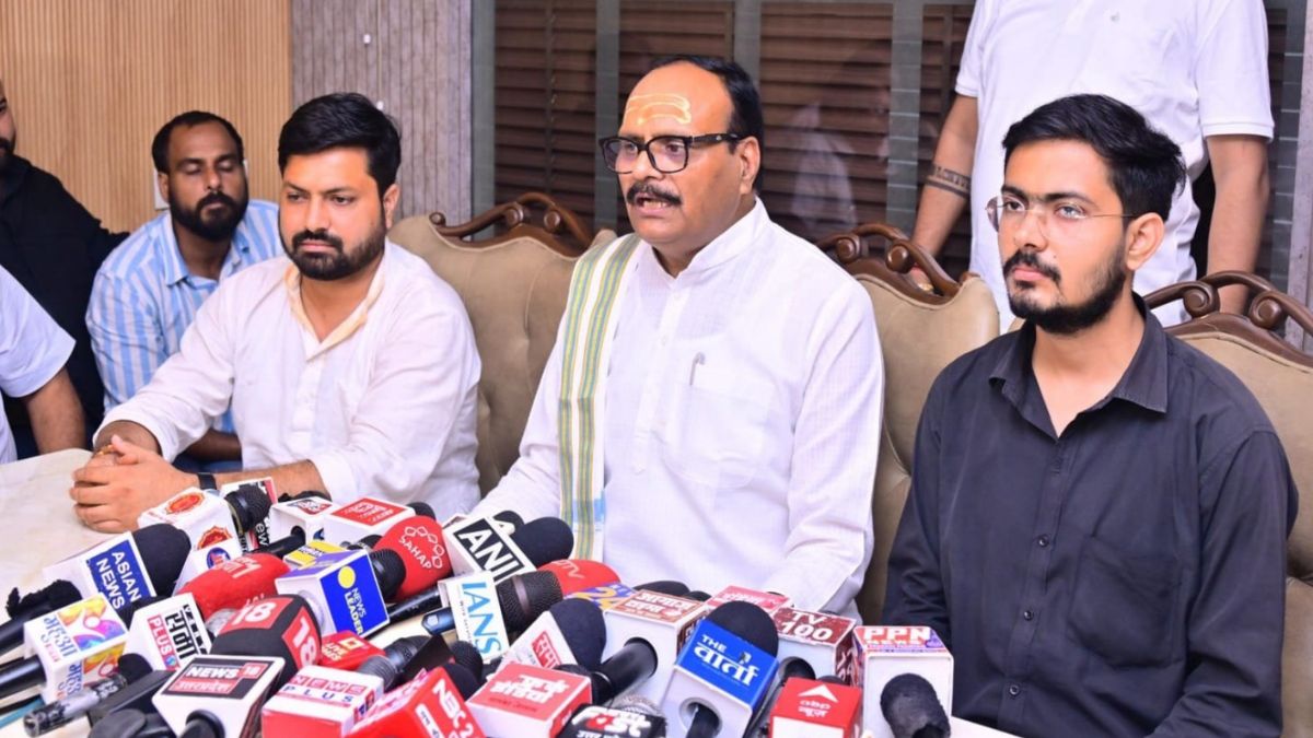 'दो दिन के बाद केंद्रीय मंत्री से कराएंगे मुलाकात', प्रदर्शन करने वाले सामान्य वर्ग के छात्रों से बोले डिप्टी CM