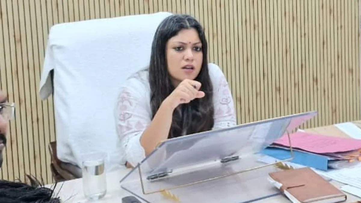 गौतम बुद्ध नगर के स्कूलों में पढ़ने वाले बच्चों के लिए स्क्रीन टाइम की अधिकतम सीमा की गई तय, डीएम ने जारी किए निर्देश Gautam Buddha Nagar schools- India TV Hindi