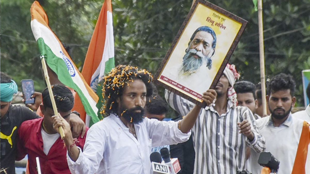'सोरेन सरकार ने HC में सही से नहीं की पैरवी', परीक्षा रद्द कराने के लिए प्रदर्शन करने वाले छात्रों ने लगाया आरोप