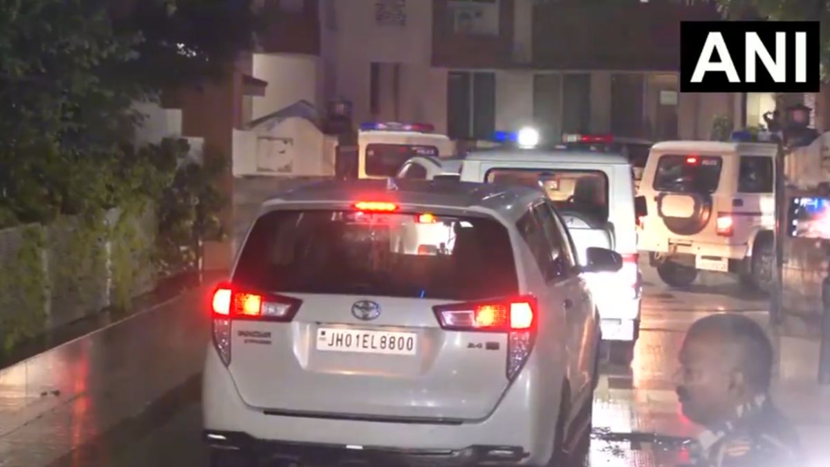 CM सोरेन के मंत्रियों के साथ छात्रों के डेलिगेशन की बैठक जारी, JPSC परीक्षा में गड़बड़ी और मांगों पर हो रही बात