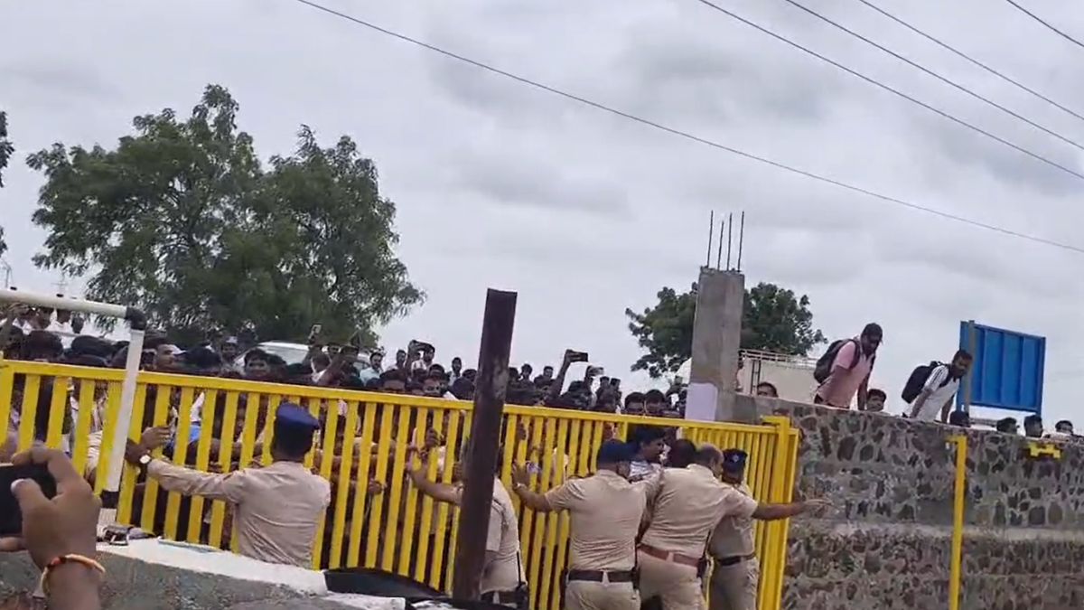 कर्नाटक में सिपाही भर्ती परीक्षा में OMR शीट के सीरियल नंबर पर गलतफहमी को लेकर हंगामा