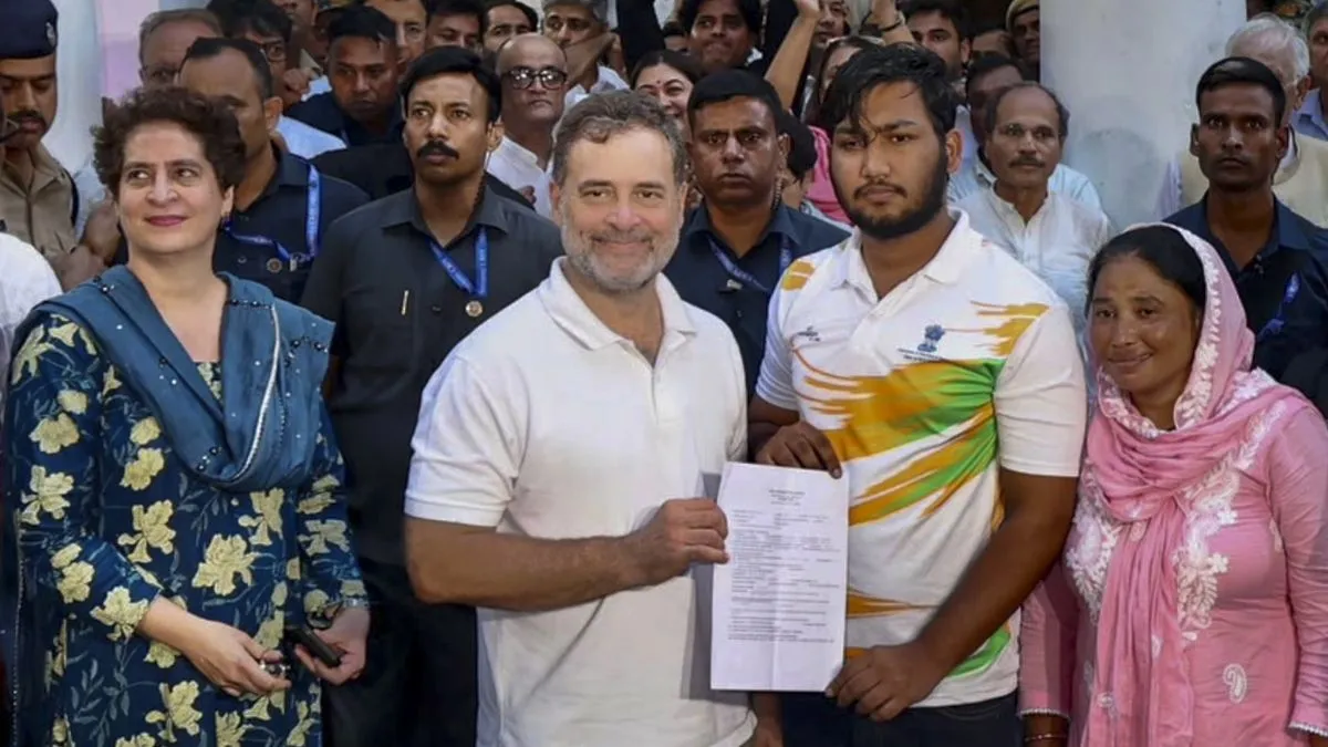 ‘FIR दर्ज करिए, वरना मैं नहीं जाऊंगा’, राहुल के धरने के बाद पैलेट गन मामले में केस दर्ज; BJP ने साधा निशाना Rahul Gandhi Protest, Pellet Gun FIR, Sahil Lochab- India TV Hindi