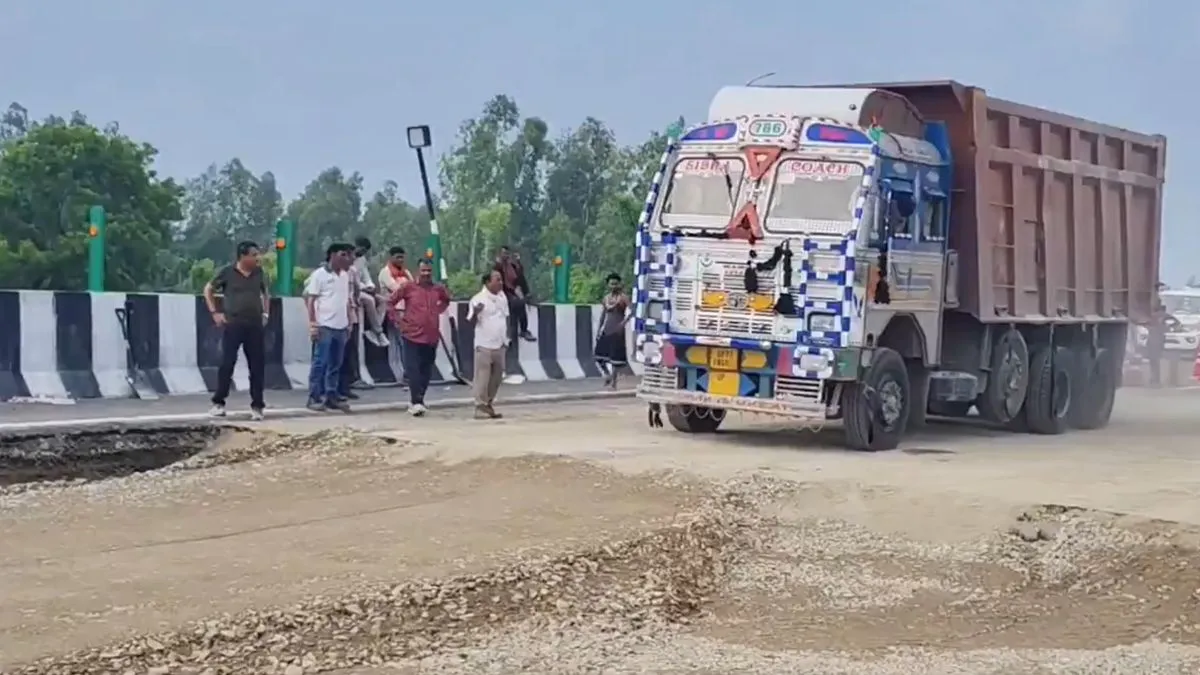 लखनऊ-कानपुर एक्सप्रेसवे पर नहीं लगेगा टोल, बार-बार धंसने के बाद NHAI ने लिया बड़ा फैसला- जानें पूरा मामला Lucknow-Kanpur Expressway, NHAI, kanpur lucknow expressway- India TV Hindi