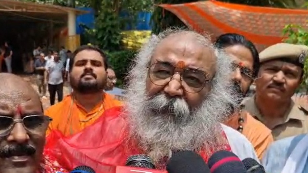 आचार्य प्रमोद कृष्णम का बड़ा बयान, कहा- बच्चों को कॉकरोच बनने से रोकना है, तो गुरुकुल का मार्ग दिखाना पड़ेगा