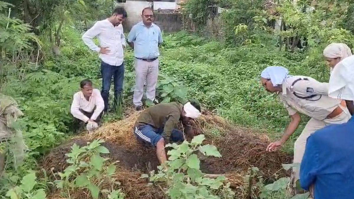नाना ने बेटी के नवजात शिशु को गोबर के ढेर में जिंदा दफनाया