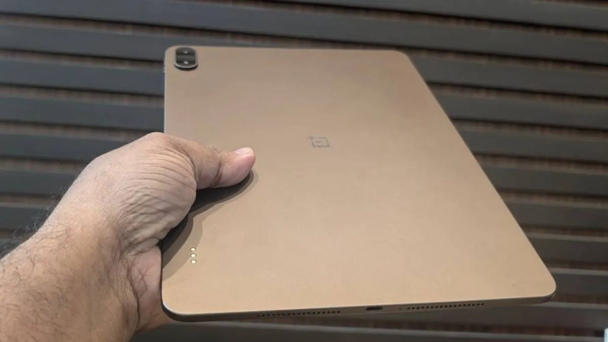 हाल में लॉन्च हुआ OnePlus Pad 4 इस सेल में 56,499 रुपये की शुरुआती कीमत में खरीदा जा सकता है। वनप्लस के इस फ्लैगशिप टैबलेट की कीमत 59,999 रुपये से शुरू होती है। इसकी खरीद पर 2,500 रुपये की बचत की जा सकती है। वहीं, इसका टॉप वेरिएंट 61,499 रुपये में मिलेगा।