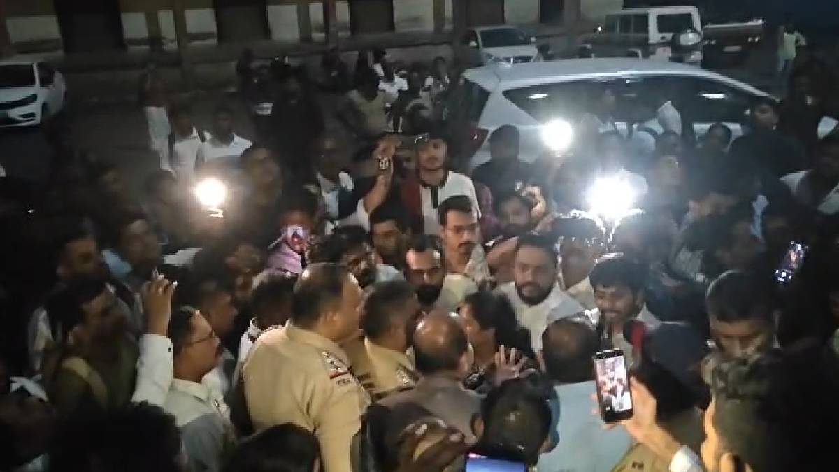 हाई कोर्ट में क्लर्क भर्ती की दोबारा होगी परीक्षा, जज की गाड़ी रोकने के बाद HC का निर्देश; छात्रों का आंदोलन स्थगित
