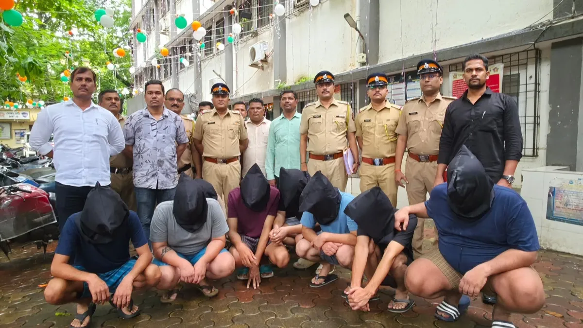नामी कॉलेजों में एडमिशन के नाम पर देशभर में ठगी का खेल, पुणे के दो फर्जी कॉल सेंटर पर छापा, 10 इंजीनियर गिरफ्तार pune college admission scam busted- India TV Hindi