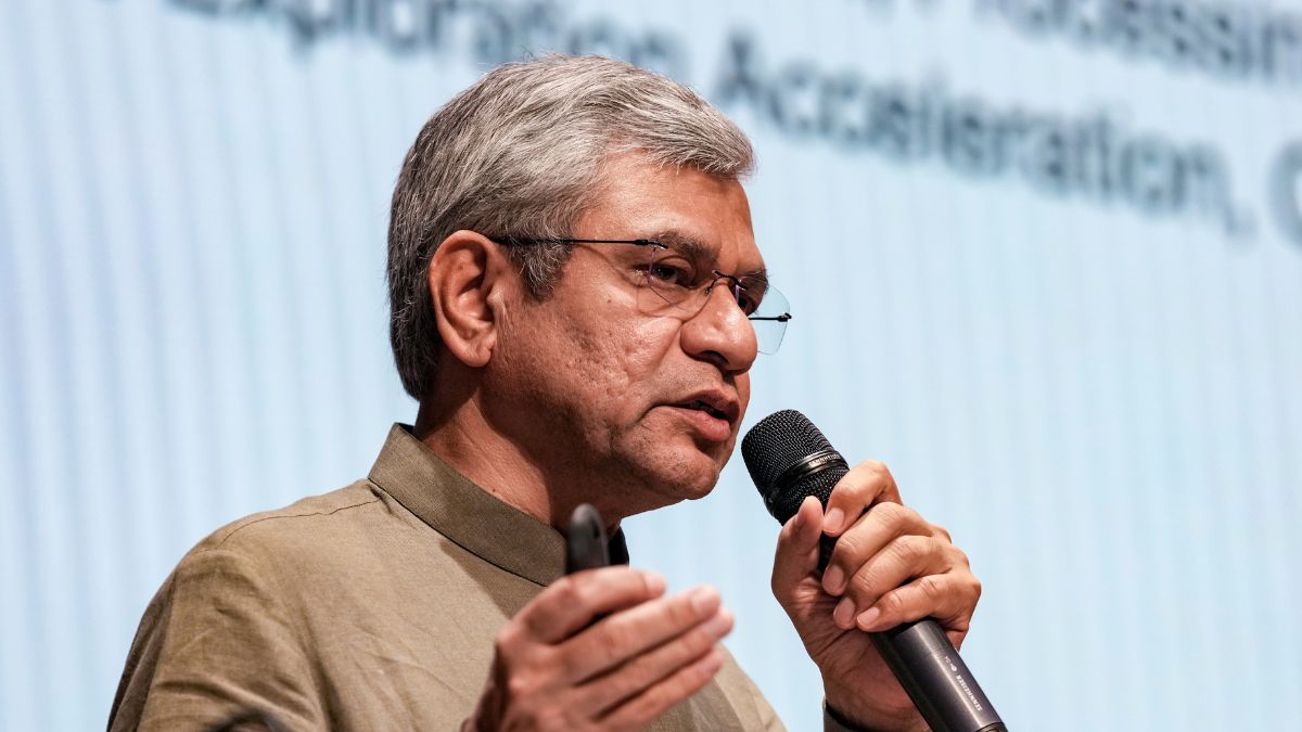 रेलवे के पांच बड़े अफसरों की नौकरी से छुट्टी, रेलमंत्री ने जबरन रिटायर किया