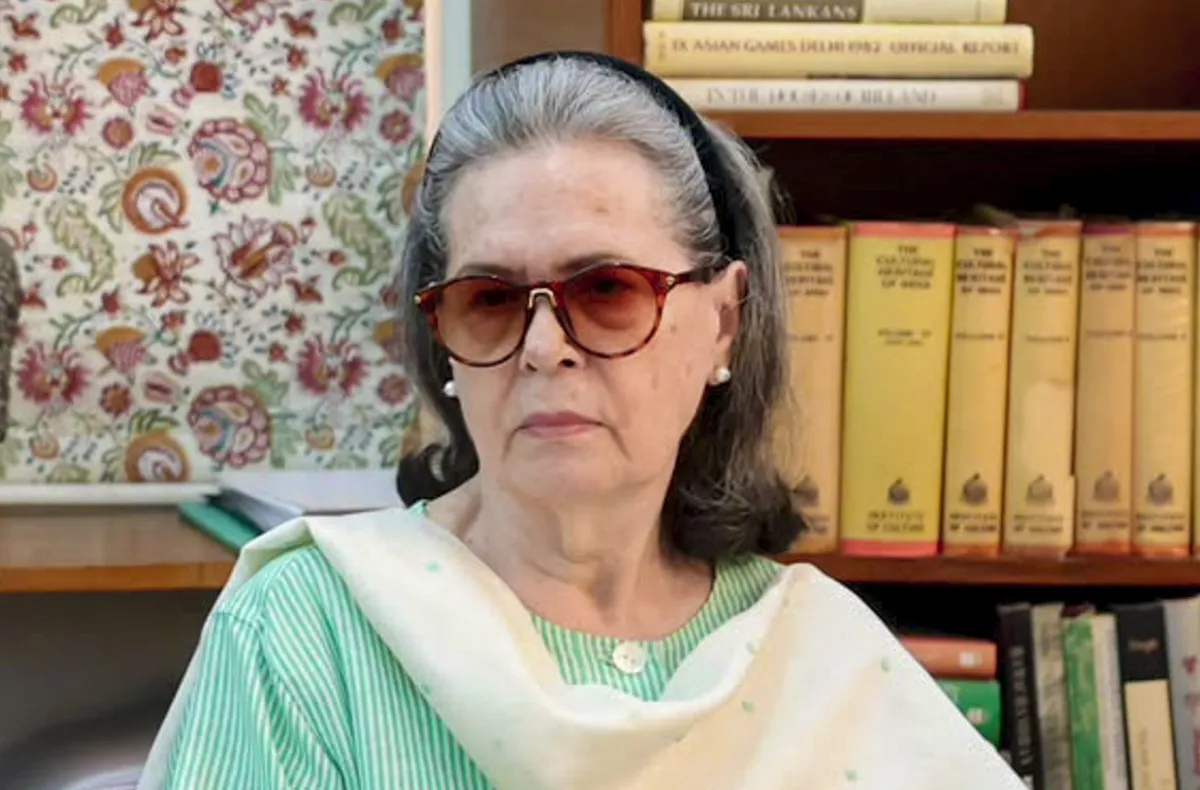 "अपनों को खोने के दर्द ने मुझे राजनीति की दुनिया में ला दिया", आत्मकथा में सोनिया गांधी ने खोले जीवन के पन्ने Sonia gandhi- India TV Hindi