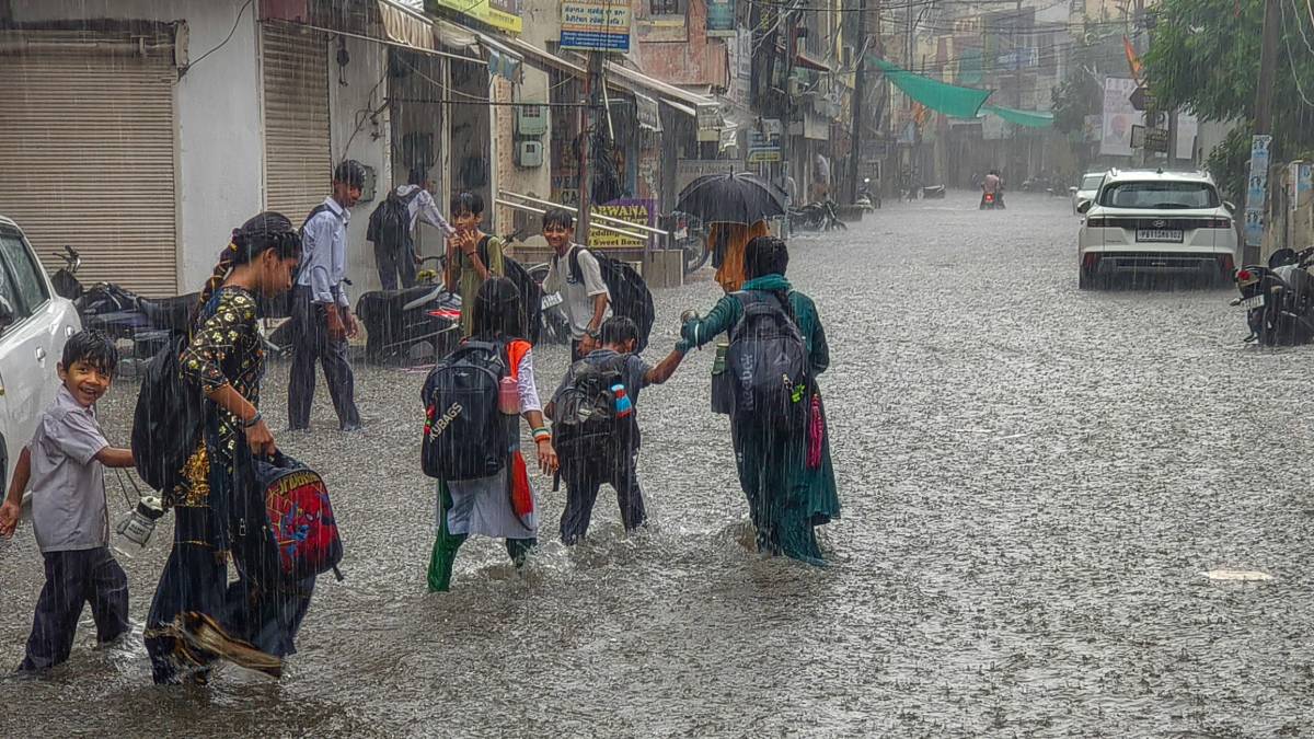 यूपी-उत्तराखंड समेत कई राज्यों में भारी बारिश का ऑरेंज अलर्ट, बिहार-झारखंड में आंधी-तूफान का अनुमान