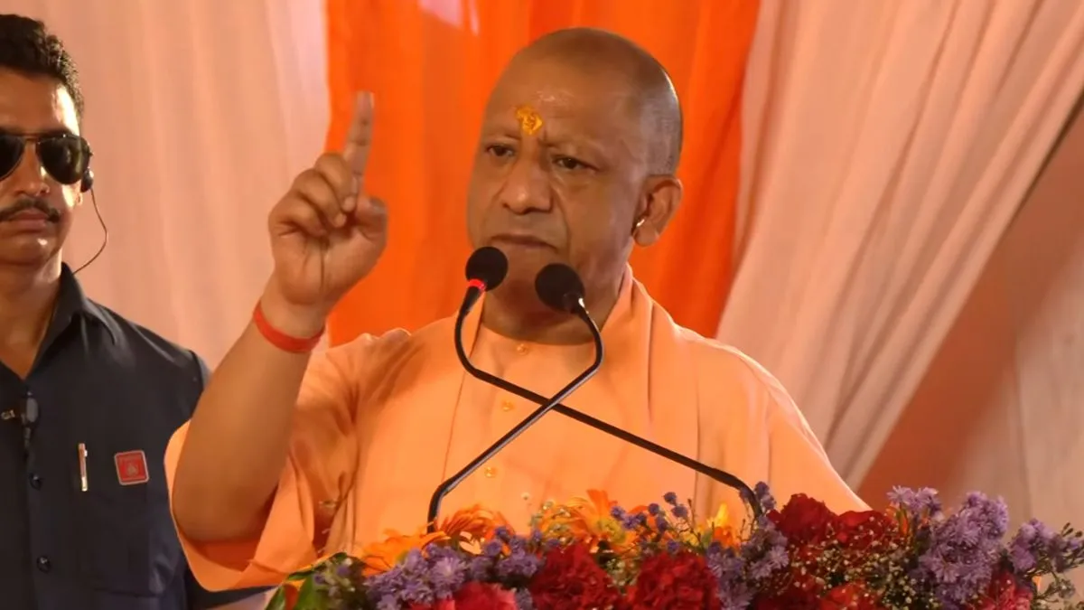 'हम बंटे थे, इसलिये कटे थे', अयोध्या से CM योगी ने विपक्ष पर साधा निशाना; बोले- 'कालनेमियों को पहचानना होगा' अयोध्या में सीएम योगी।- India TV Hindi