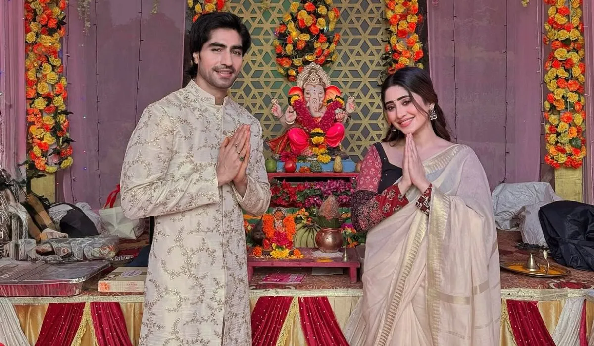 शिवांगी और हर्षद की बात करें तो उन्होंने एकता कपूर के शो 'बड़े अच्छे लगते हैं 4' में साथ काम किया है और दोनों बहुत अच्छी बॉन्ड शेयर करते है, लेकिन जब से वे रियलिटी शो 'लॉक अप' का हिस्सा बने हैं। वे हमेशा साथ रहते हैं। कई लोगों ने शो के अंदर और बाहर उनके रिश्ते के बारे में बात की। शिल्पा शिंदे ने तो उनके बीच दूरियां लाने की भी कोशिश की, लेकिन इसका उल्टा असर हुआ और इस जोड़ी को अपने रिश्ते को शो की चर्चा का विषय बनाने का एक और मौका मिल गया।