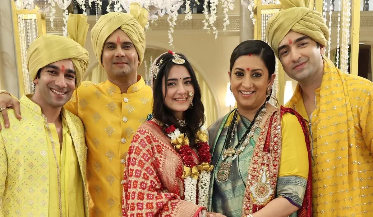 वह उन्हें बताती है कि यह घर अंबा विरानी का है, जिन्होंने सालों पहले यह नियम बनाया था और किसी ने भी उनकी इच्छाओं में कभी दखल नहीं दिया। तुलसी आगे कहती है कि उसे यकीन है कि दीदी भाई घर में मौजूद शाकाहारी खाने का आनंद ले सकती हैं और वे सिर्फ एक व्यक्ति के लिए अपनी मान्यताओं को नहीं बदल सकते। दीदी भाई अनिच्छा से उसके नियमों को मान लेती हैं और शांत हो जाती हैं।