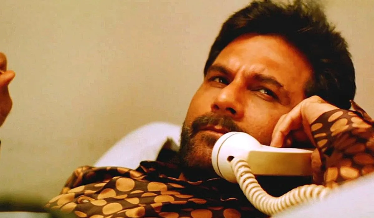 'ब्लैक फ्राइडे' 1993 के बॉम्बे बम धमाकों की जांच पर आधारित है। यह कहानी पुलिस अधिकारियों, साजिश रचने वालों, पीड़ितों और इस मामले से जुड़े बिचौलियों के नजरिए से बताई गई है। इसमें दिखाया गया है कि जांच कैसे आगे बढ़ती है और धमाकों से जुड़ी घटनाओं और लोगों का कैसे पता चलता है।
