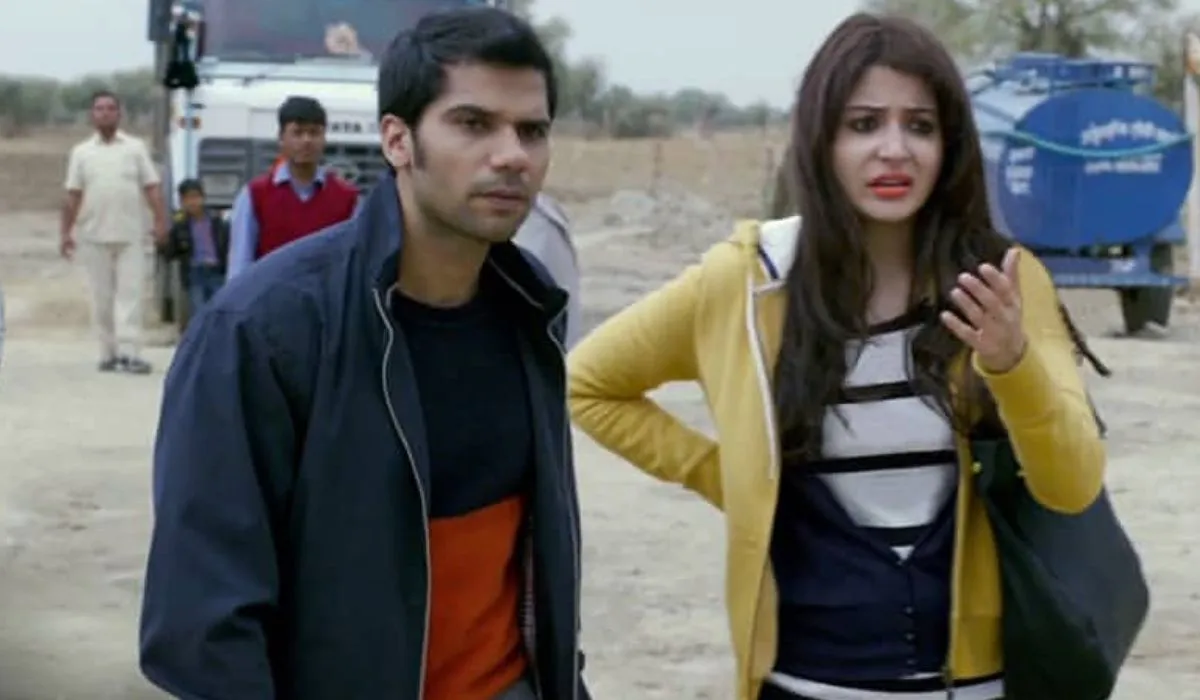 अनुष्का शर्मा और नील भूपालम स्टारर NH10 असल जिंदगी की घटनाओं पर आधारित एक थ्रिलर फिल्म है, जो हमें जिंदगी की कड़वी सच्चाई से रूबरू कराती है। फिल्म NH10 में एक शादीशुदा जोड़ा वीकेंड ट्रिप पर जाता है। यह उम्मीद करते हुए कि उन्हें आरामदेह छुट्टियां बिताने को मिलेंगी, लेकिन उनका यह शानदार ट्रिप तब एक बुरे सपने में बदल जाता है जब उनका सामना एक खतरनाक गैंग से होता है।