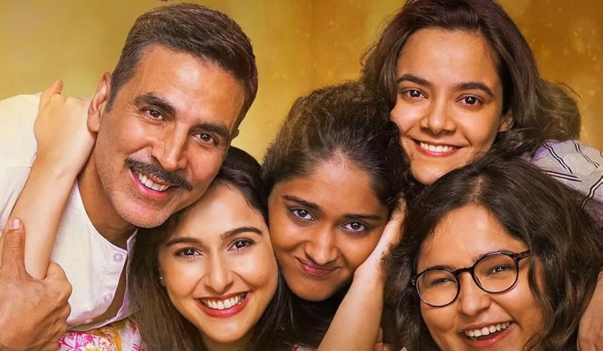 आनंद एल. राय की 'रक्षा बंधन' भाई-बहन के रिश्तों में अक्सर दिखने वाले निस्वार्थ भाव को दिल से सम्मान देती है। अक्षय कुमार एक ऐसे समर्पित भाई का रोल निभाते हैं, जो अपनी चार बहनों की खुशी-खुशी शादी करवाना चाहता है। इससे पहले कि वह खुद अपनी बचपन की प्रेमिका सपना से शादी करे। फिल्म में हंसी, आंसू और इमोशनल का मिश्रण देखने को मिलेगा। यह त्याग और कर्तव्य जैसे विषयों को दिखाती है। जी5 पर इसे देखा जा सकता है।