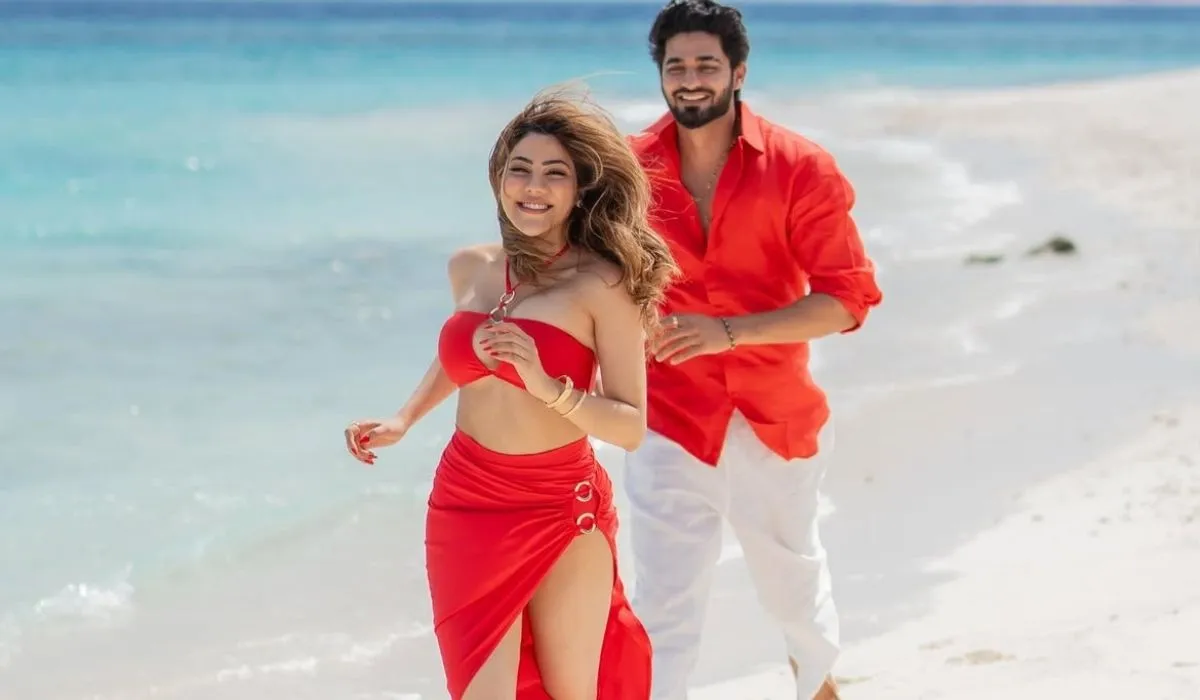क्या निक्की तंबोली और अरबाज पटेल के बीच कुछ भी अच्छा नहीं है? उनके बीच क्या हुआ है? यह सभी सवाल कपल के फैंस के मन में उठ रहे हैं, जिनका अब तक निक्की और अरबाज ने कोई जवाब नहीं दिया है। अरबाज पटेल के साथ ब्रेकअप की अफवाहों के बीच निक्की तंबोली ने इंस्टा स्टोरी पर एक क्रिप्टिक नोट शेयर किया। वहीं, अरबाज पटेल ने भी क्रिप्टिक नोट शेयर किया, जिसने हलचल मचा दी है।
