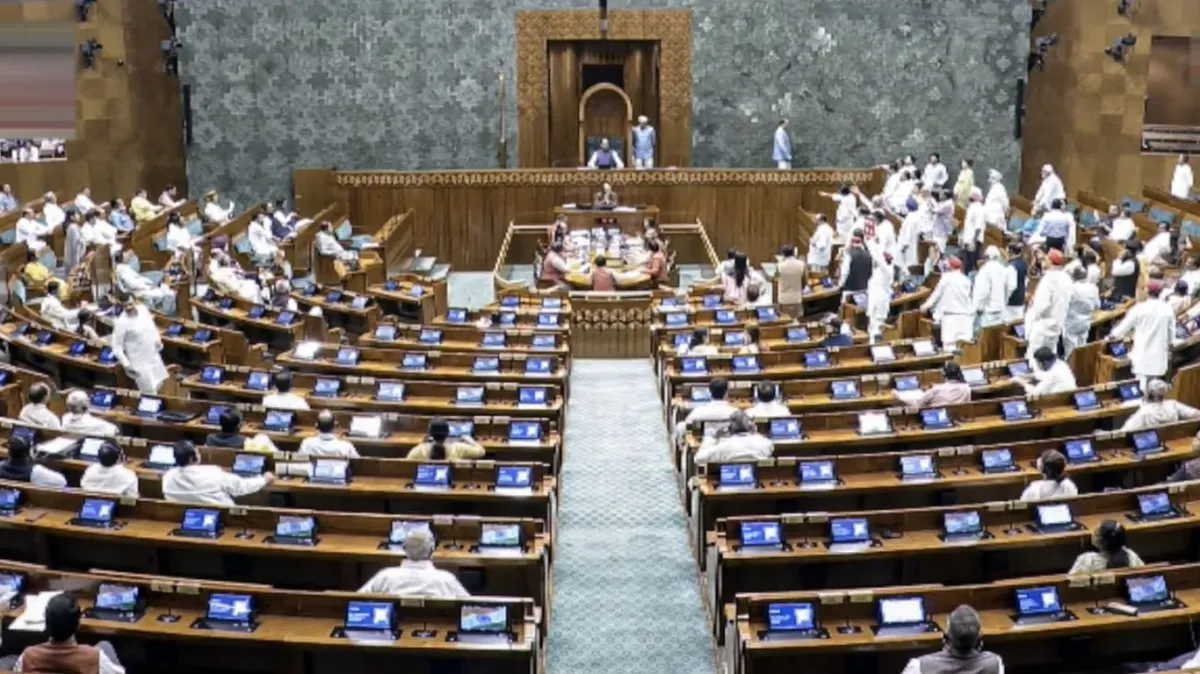 LIVE: लोकसभा में विपक्ष के सांसदों का हंगामा, कार्यवाही स्थगित loksabha- India TV Hindi