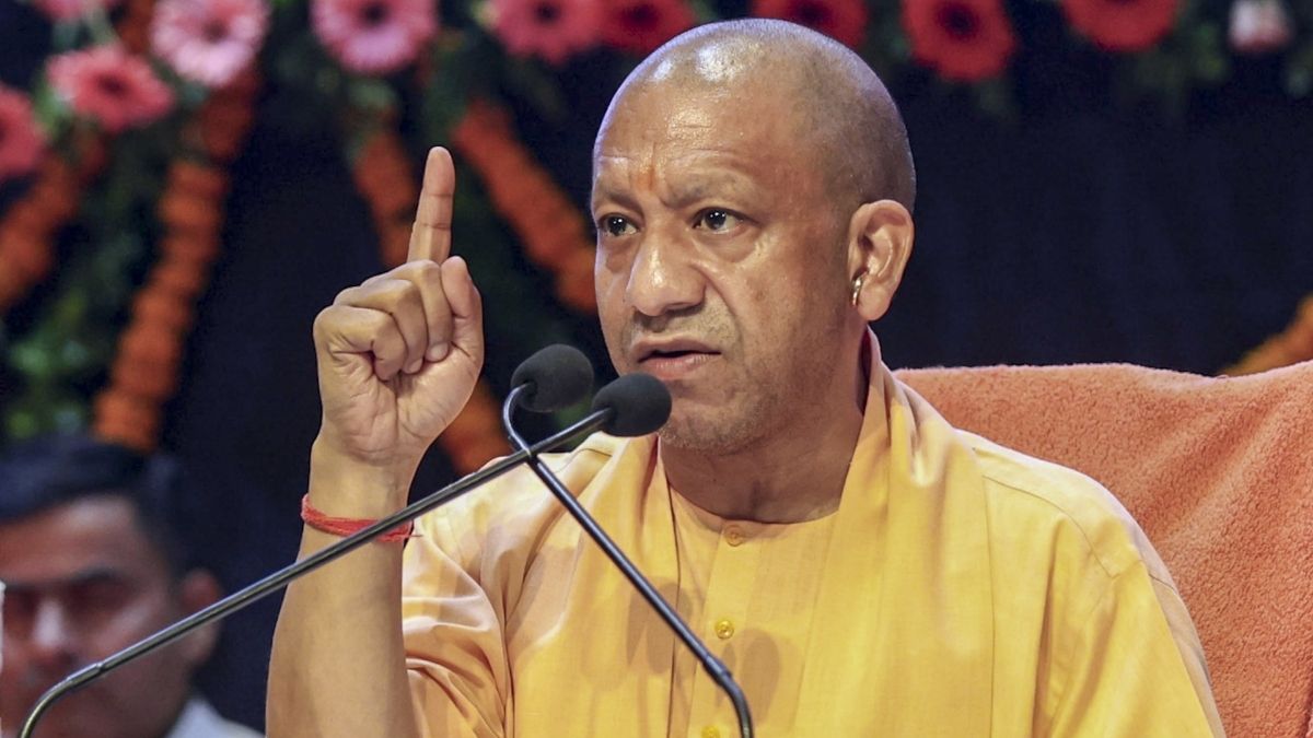 'आवाज दबाने के बजाय उनकी समस्याएं सुनें अफसर', छात्रों के प्रदर्शन पर CM योगी का अहम निर्देश