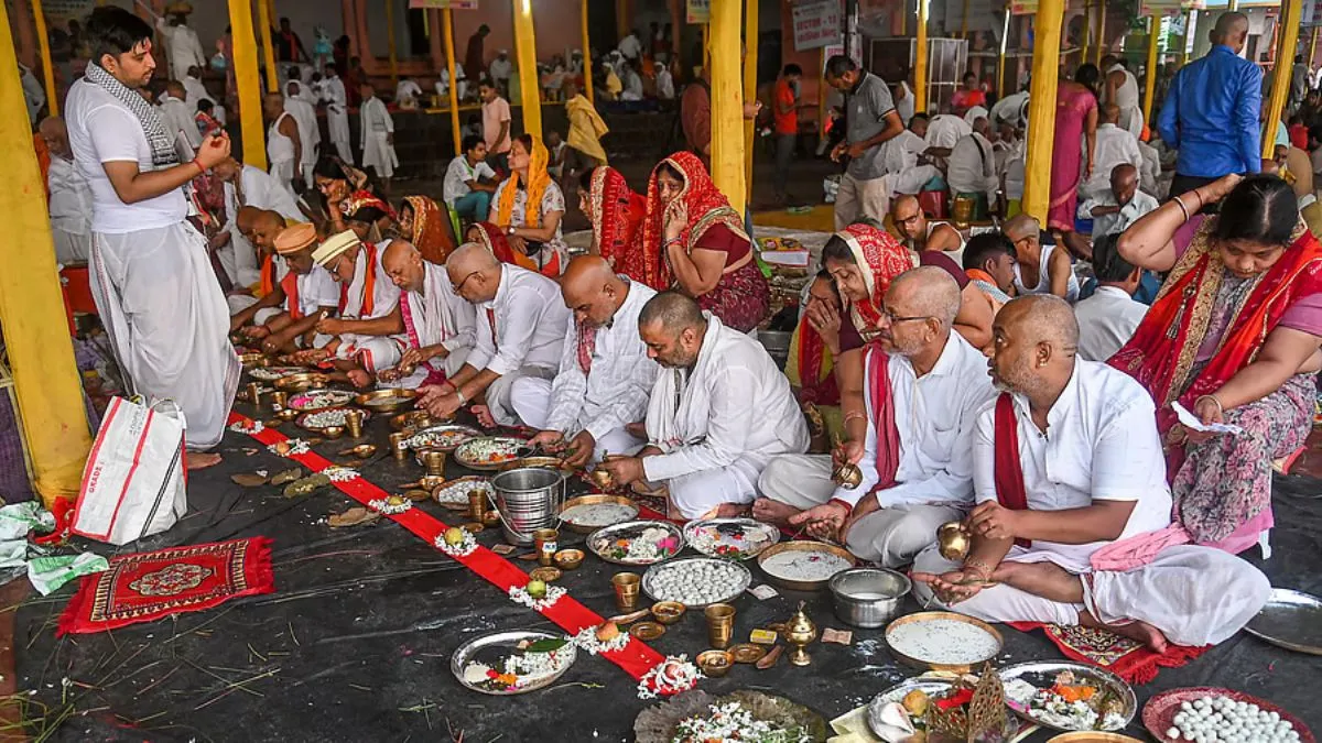 श्राद्ध और पिंडदान के लिए सबसे पवित्र हैं ये तीर्थ स्थल, पढ़ें इनका पौराणिक एवं धार्मिक महत्व श्राद्ध और पिंडदान का महत्व- India TV Hindi