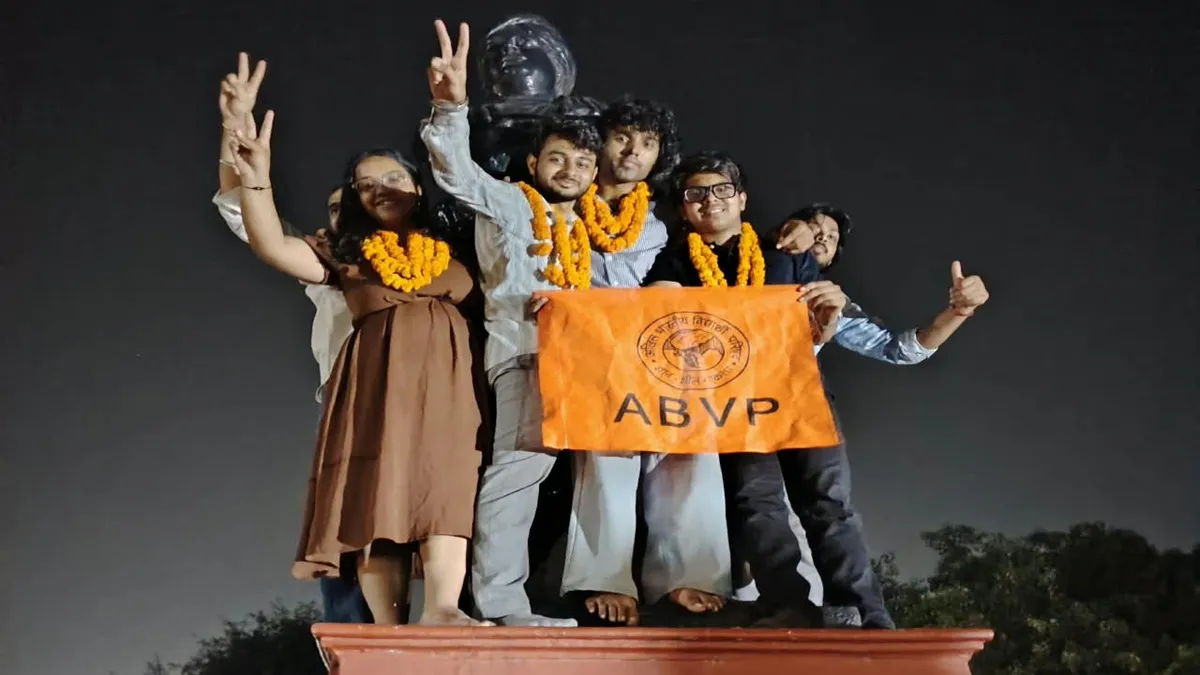 बड़ा उलटफेर! ABVP ने DU कॉलेज चुनावों में सूपड़ा साफ कर दिया, कहीं 6-0 तो कहीं 8-0 से जीत; अब DUSU पर नजर डीयू कॉलेज चुनावों...- India TV Hindi