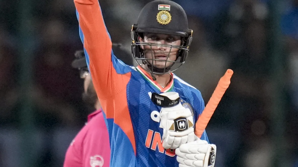 टीम इंडिया के धाकड़ ओपनिंग बल्लेबाज अभिषेक शर्मा इस लिस्ट में तीसरे नंबर पर हैं, जिसमें उनका टी20 इंटरनेशनल में साल 2025 में बल्ले से शानदार फॉर्म देखने को मिला था। अभिषेक ने 21 मैचों की 21 पारियों में बल्लेबाजी करते हुए 42.95 के औसत से 859 रन बनाए थे, जिसमें उनके बल्ले से एक शतकीय और 5 अर्धशतकीय पारियां देखने को मिली थी।