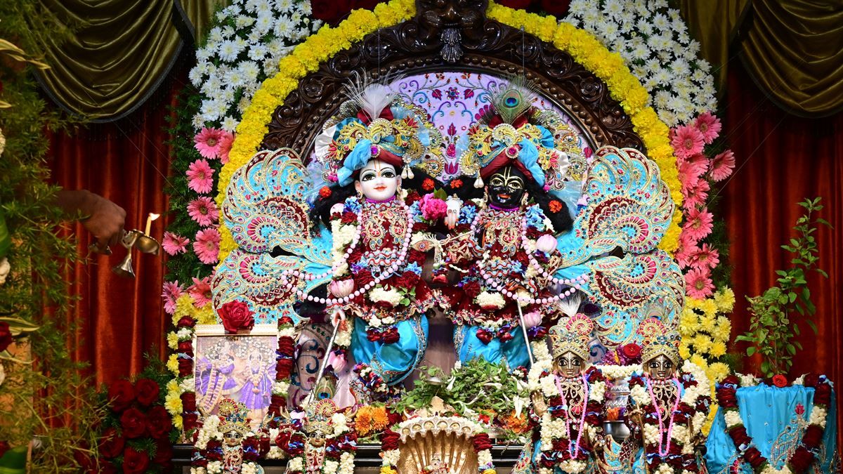 दिल्ली के इन मंदिरों में बेहद धूम धाम से मनाया जाता है कृष्ण जन्माष्टमी, मथुरा जैसा माहौल देखने के लिए जरूर जाएं