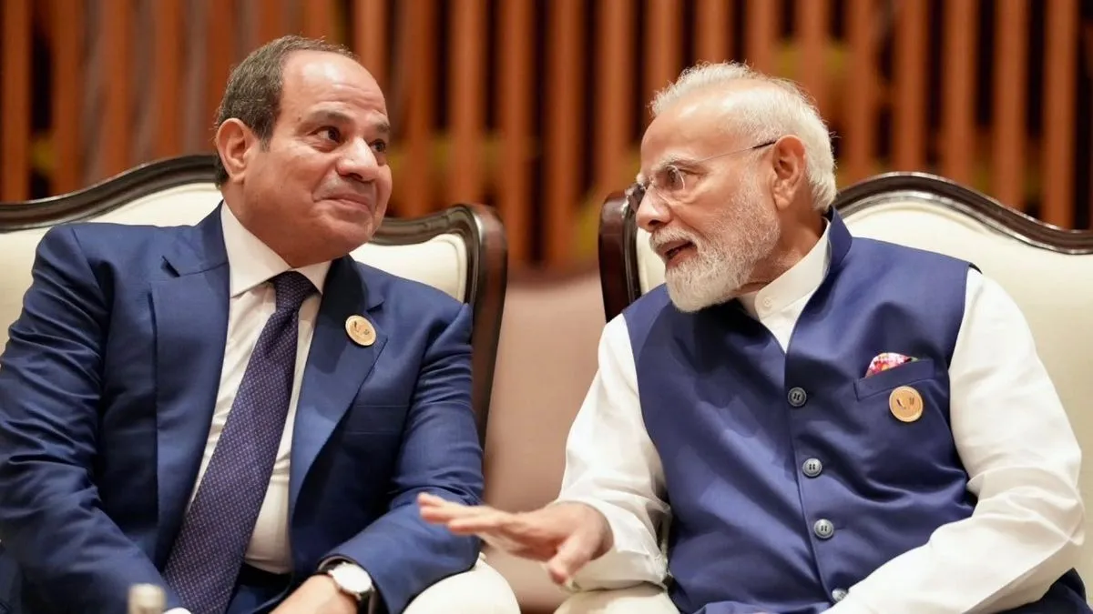 प्रधानमंत्री नरेन्द्र मोदी ने रविवार को ब्रिक्स शिखर सम्मेलन के दौरान मिस्र के राष्ट्रपति अब्देल फतह अल-सिसी के साथ द्विपक्षीय बातचीत की। पीएम मोदी ने सोशल मीडिया पर कहा कि राष्ट्रपति अल-सीसी के साथ उनकी बहुत अच्छी बातचीत हुई। उन्होंने कहा, "हमने कई मुद्दों पर बात की, खासकर क्षेत्रीय मुद्दों और भारत-मिस्र की दोस्ती पर, जो हाल के समय में काफी बढ़ रही है।