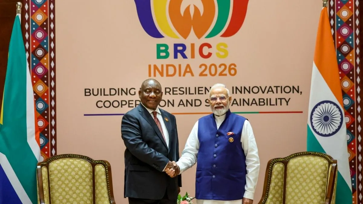 प्रधानमंत्री नरेन्द्र मोदी ने दक्षिण अफ्रीका के राष्ट्रपति सिरिल रामफोसा और फिलीपीन के राष्ट्रपति फर्डिनेंड मार्कोस जूनियर के साथ द्विपक्षीय बातचीत की। इस बातचीत में व्यापार और निवेश संबंधों को बढ़ाने पर खास जोर दिया गया। मोदी ने अन्य वैश्विक नेताओं के साथ भी कई बैठकें कीं, जिनमें कजाकिस्तान के राष्ट्रपति कासिम-जोमार्ट तोकायेव, इंडोनेशियाई राष्ट्रपति प्रबोवो सुबियांतो, बुरुंडी के राष्ट्रपति अवारिस्टे नदायिशिमिये, युगांडा की उपराष्ट्रपति जेसिका अलुपो और नाइजीरिया के उपराष्ट्रपति काशिम शेट्टीमा शामिल हैं।