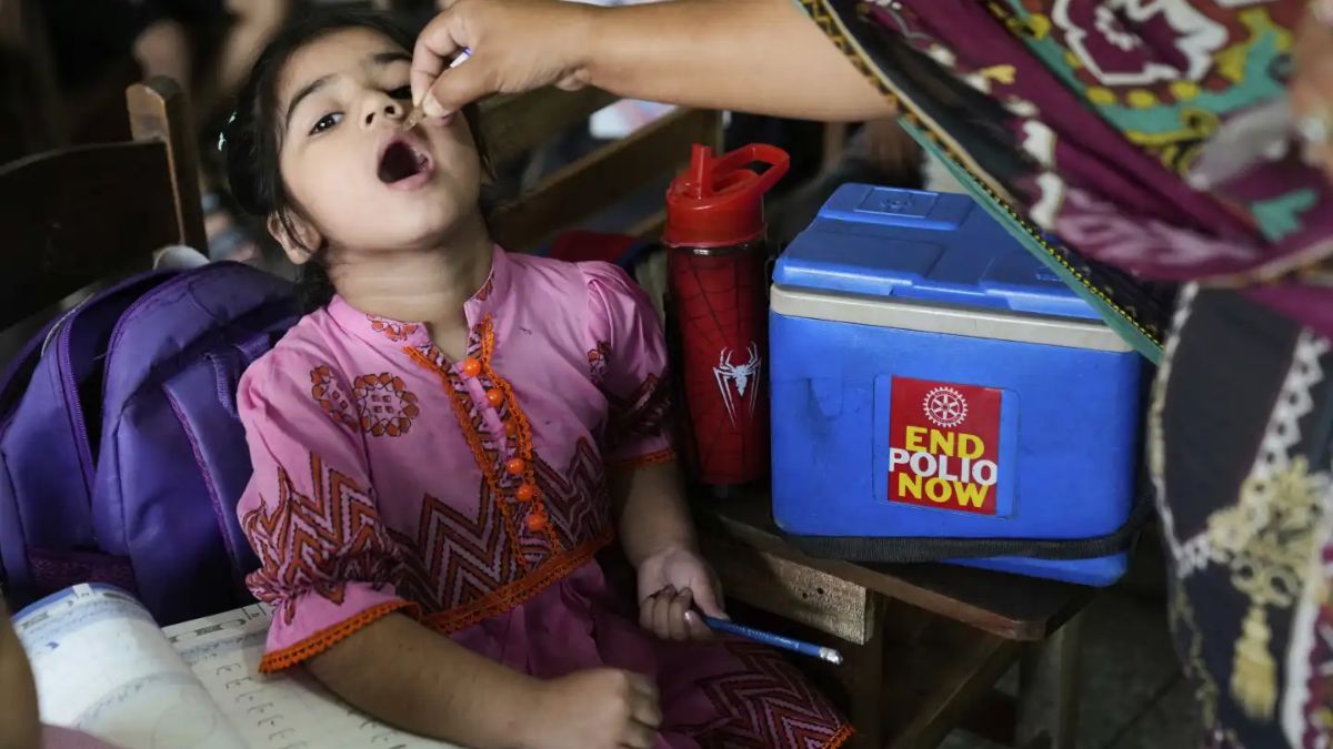 পাকিস্তানে ১৭ মাস বয়সী মেয়ে পোলিওতে আক্রান্ত, জেনে নিন এ বছর কতজন আক্রান্ত হয়েছে