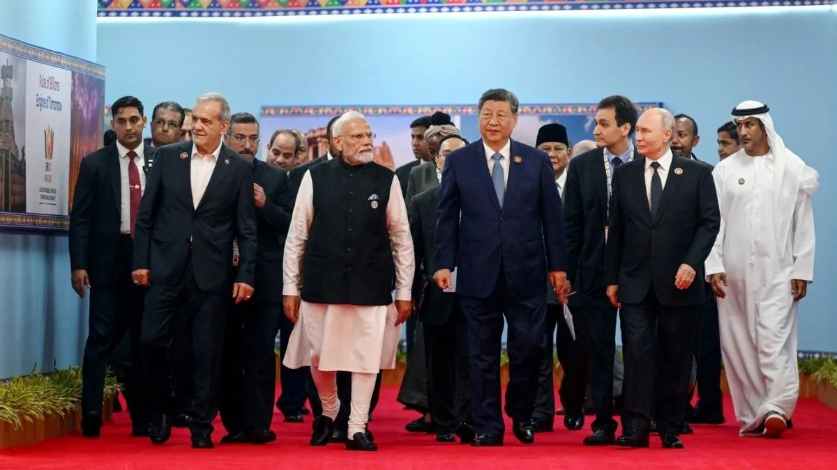 समिट के पहले दिन सभी सदस्य देशों ने सर्वसम्मति से नई दिल्ली घोषणा को स्वीकार किया। इस घोषणापत्र में अंतरराष्ट्रीय विवादों को बातचीत और कूटनीति के जरिए सुलझाने पर सहमति व्यक्त की गई। इसके अलावा, विश्व व्यापार संगठन (WTO) के नियमों के उल्लंघन और एकतरफा टैरिफ/गैर-टैरिफ उपायों पर भी ब्रिक्स देशों ने गहरी चिंता जताई।