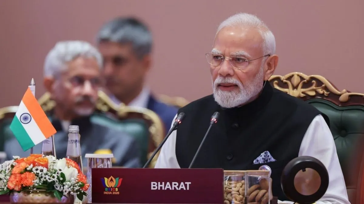 ग्लोबल साउथ की प्राथमिकताओं को रेखांकित करते हुए पीएम मोदी ने कहा कि वैश्विक संकटों का सबसे ज्यादा असर विकासशील देशों पर पड़ता है, लेकिन निर्णय लेने की प्रक्रिया में वे पीछे रह जाते हैं। मोदी ने एआई, साइबर स्पेस, आउटर स्पेस और बायोटेक्नोलॉजी जैसे क्षेत्रों में ग्लोबल साउथ की समान भागीदारी की वकालत की और ब्रिक्स के जरिए युवा राजनयिकों को कानूनी व नीतिगत प्रशिक्षण देने का प्रस्ताव रखा।