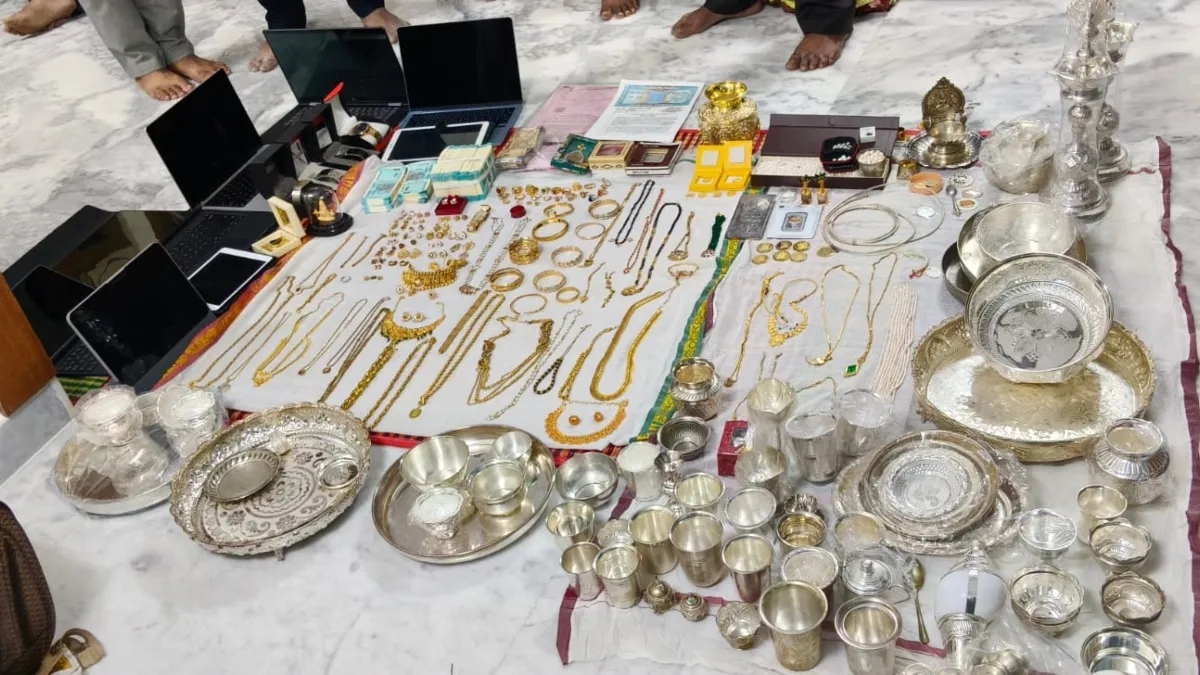 इन संपत्तियों का कुल मूल्य तकरीबन 5 करोड़ है, आगे की तलाशी जारी है। आरोपी अधिकारी लोकनाथम लंबे समय से TTD से जुड़े हैं, वे 01.02.1989 को अनुकंपा के आधार पर जूनियर असिस्टेंट के रूप में टीटीडी में शामिल हुए थे। बाद में उन्हें सीनियर असिस्टेंट, सुपरिटेंडेंट, असिस्टेंट ईओ के रूप में पदोन्नत किया गया और वर्तमान में वे टीटीडी, तिरुमला में डिप्टी ईओ के रूप में कार्यरत हैं। मामले की आगे की जांच जारी है।