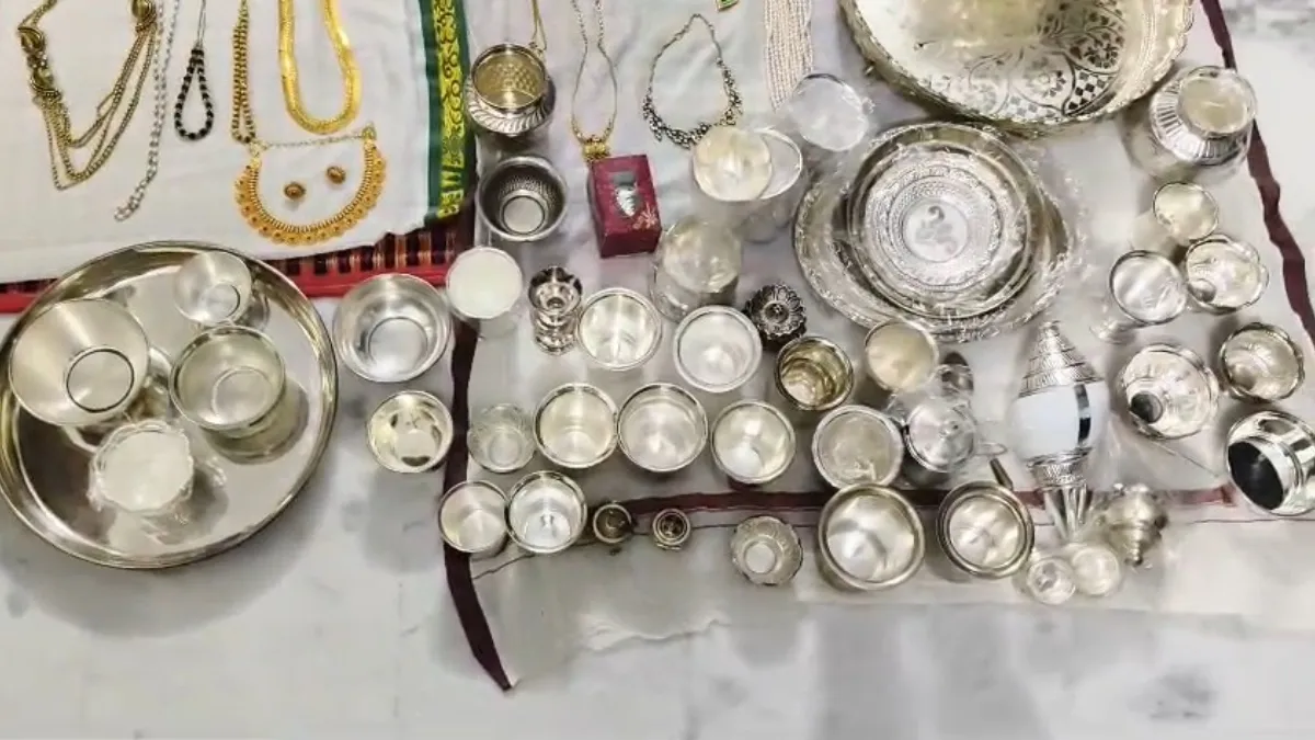 आरोपी अधिकारी के साले के घरों में की गई तलाशी में पाया गया कि आरोपी अधिकारी की पत्नी और अन्य लोगों के संयुक्त नाम पर ₹31.98 लाख मूल्य का एक संपत्ति दस्तावेज है। इनके अलावा 2.0 किलोग्राम सोना, ₹12.5 लाख नकद और 6.5 किलोग्राम चांदी भी बरामद हुई है।
