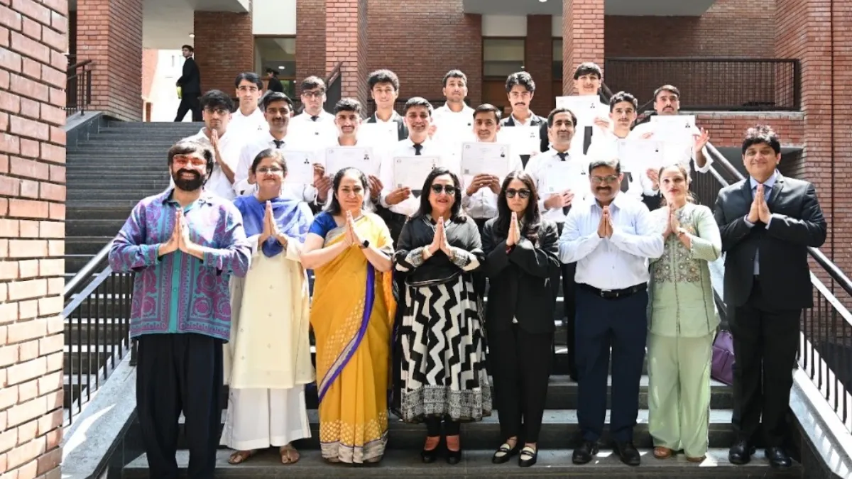 द ललित सूरी हॉस्पिटैलिटी स्कूल की पहल से आदिवासी युवाओं को नई दिशा, सीखा हॉस्पिटैलिटी का हुनर द ललित सूरी हॉस्पिटैलिटी स्कूल ने आदिवासी युवाओं को सम्मानित किया।- India TV Hindi