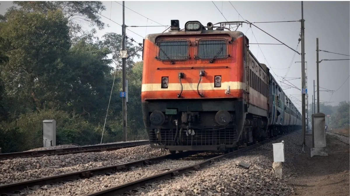 रेलवे ने 4 एक्सप्रेस ट्रेनों की टाइमिंग बदली, 9 और ट्रेनों का समय जल्द बदलेगा; देखें पूरी लिस्ट रेलवे ने ट्रेनों की...- India TV Hindi