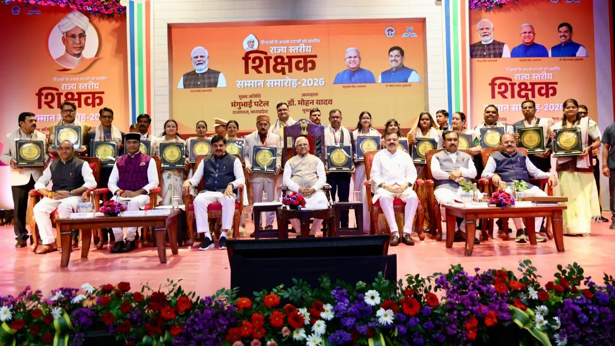 टीचर्स डे पर 33 शिक्षकों को किया गया सम्मानित, CM मोहन यादव ने शिक्षकों को दी बड़ी राहत, ऑफलाइन होगा TET शिक्षकों को किया गया सम्मानित।- India TV Hindi