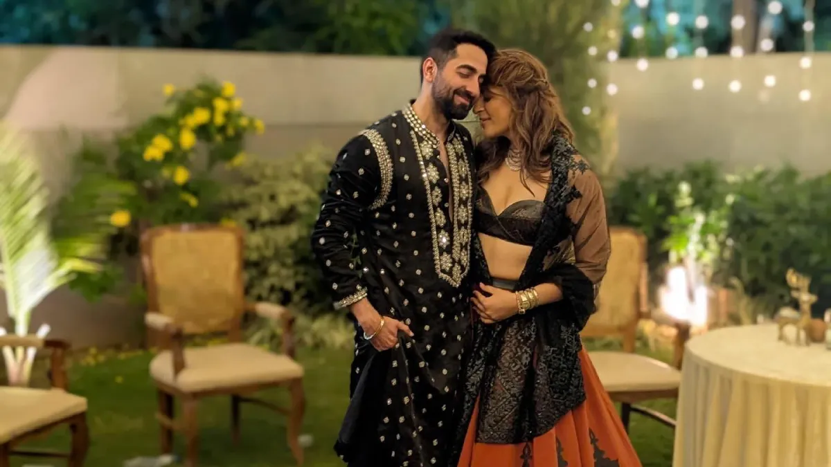 आयुष्मान खुराना के बंगले में है बैडमिंटन कोर्ट, पत्नी ताहिरा के लिए खास रीडिंग कॉर्नर, हर कोने में हरियाली देती है सुकून ayushmann khuranna tahira- India TV Hindi