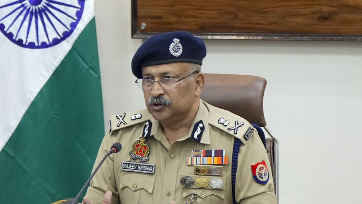 यूपी पुलिस के DGP एक्शन में, 9 जिलों के 10 थानाध्यक्ष सस्पेंड, वजह भी सामने आई यूपी पुलिस के DGP एक्शन में, 9 जिलों के 10 थानाध्यक्ष सस्पेंड, वजह भी सामने आई
